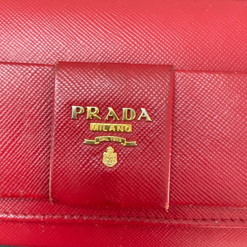 Prada - Picture 1 of 6
